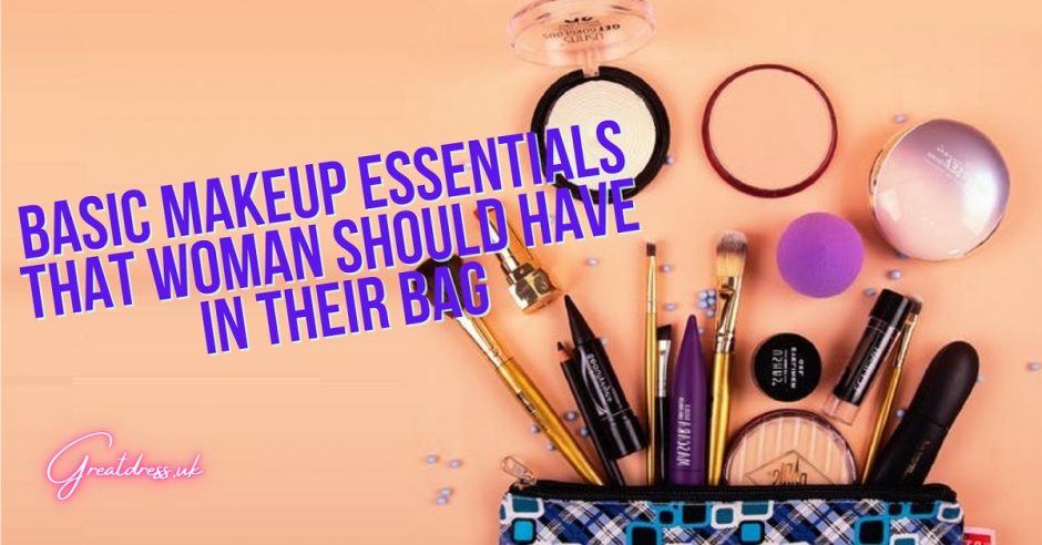 Les essentiels de maquillage de base que la femme devrait avoir dans son sac